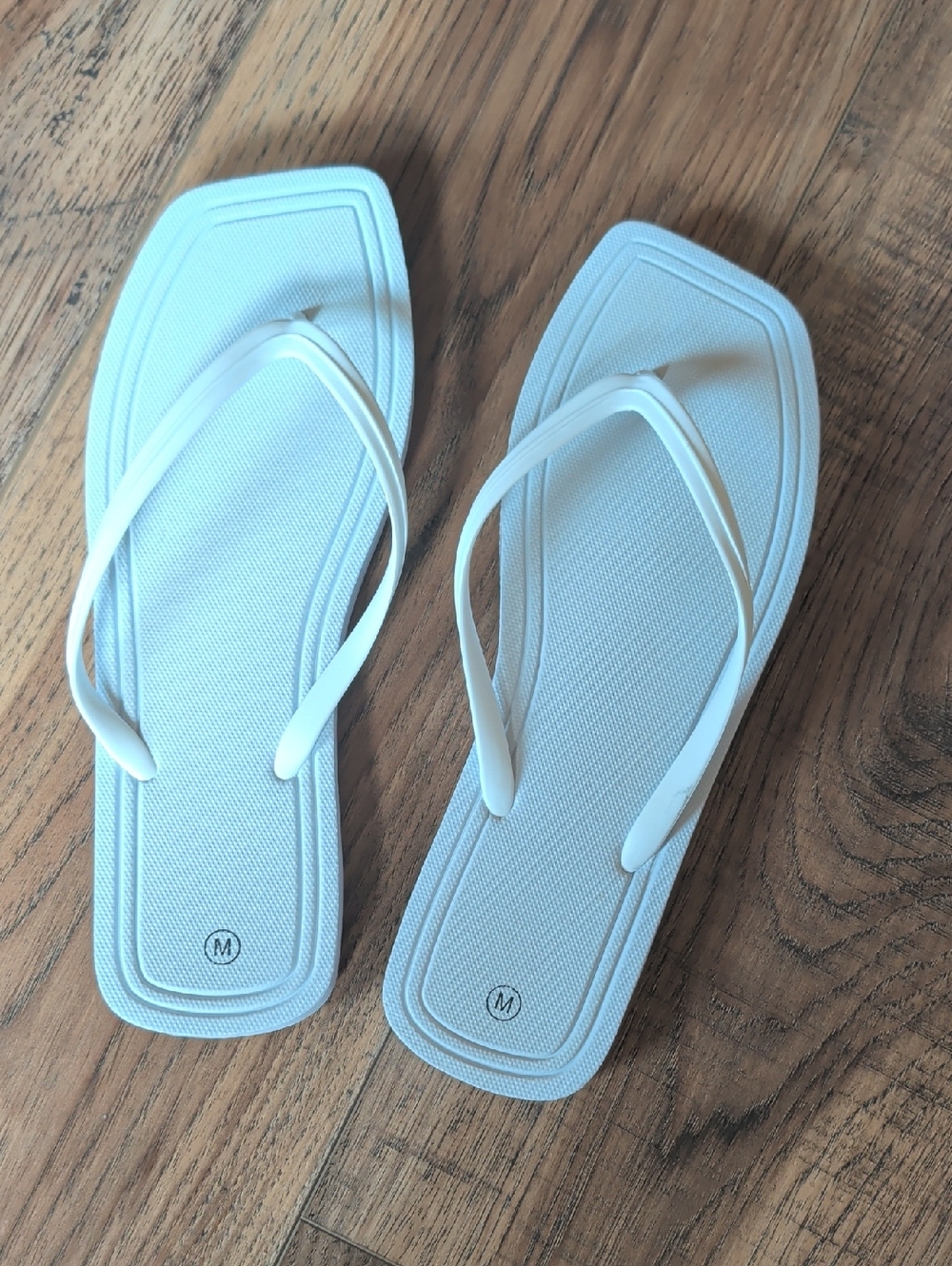 White Square-Toe Flip Flop Sandals, Size M